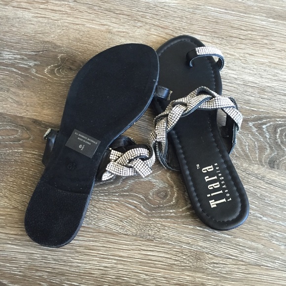 Tiara Los Angeles Rhinestone Bling Toe Sandal NWOT - Picture 5 of 6